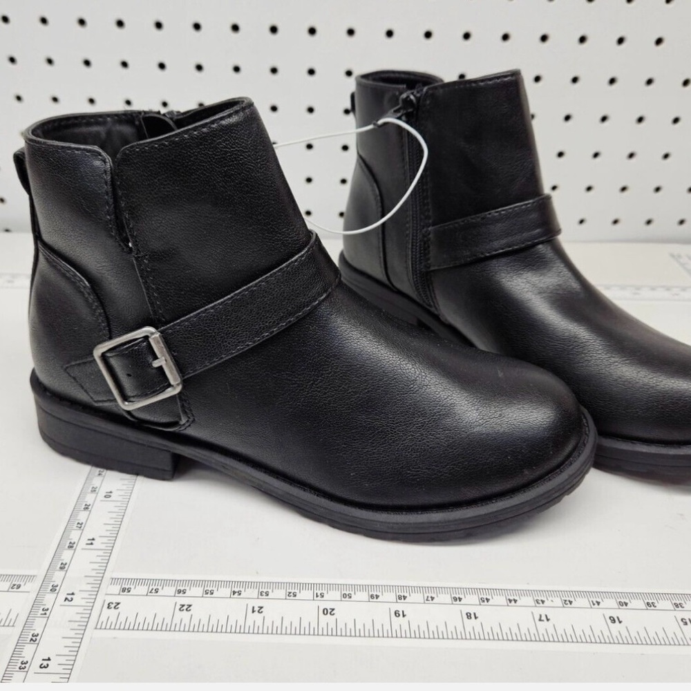Brand new art class black